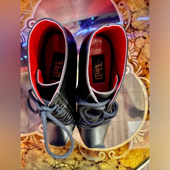 Kat Von D Troopers - Picture 7 of 11